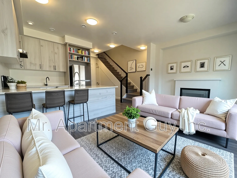 Cambridge Townhome: 44 Radium Common