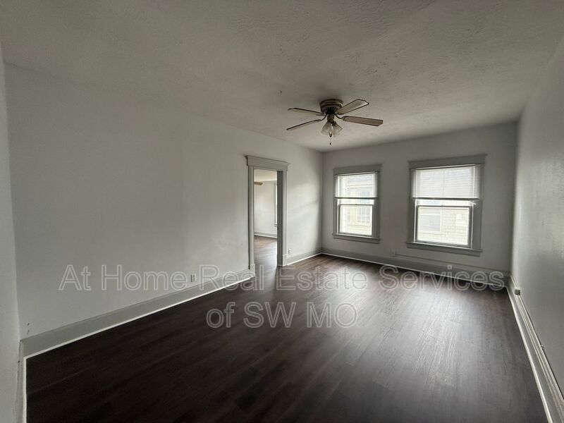 Springfield Condo: 1021 E. Walnut St.