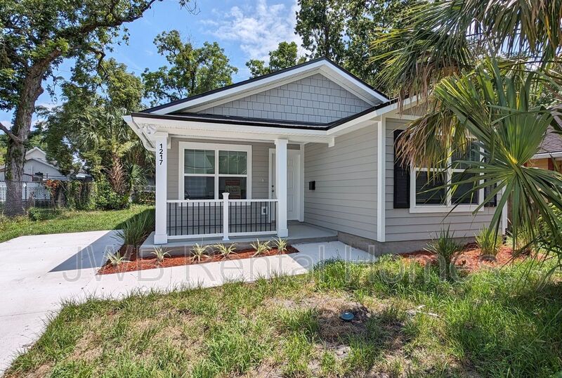 Jacksonville House: 1217 Swift St