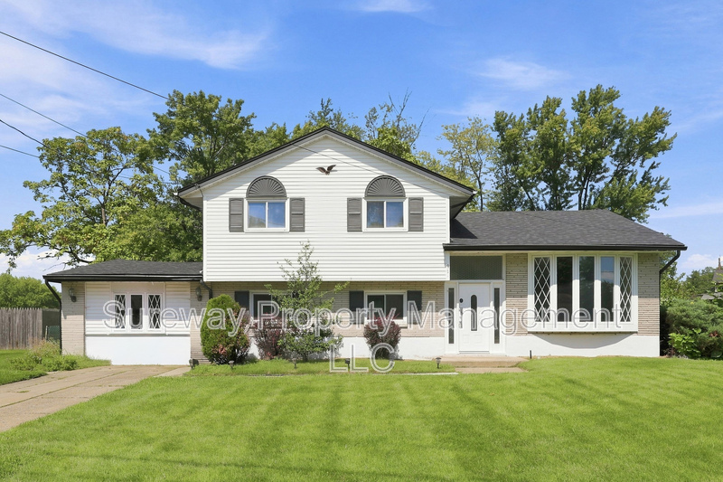 Somerdale House: 991 Sherbrook Circle