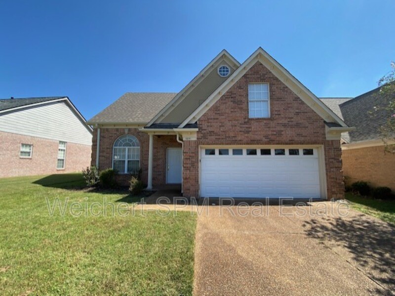Oakland House: 385 Dogwood Springs Dr