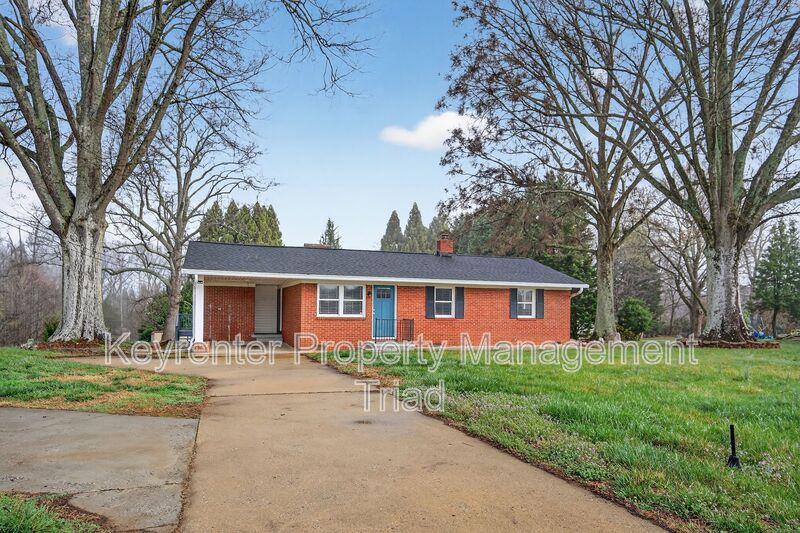 Oak Ridge House: 8022 Linville Rd