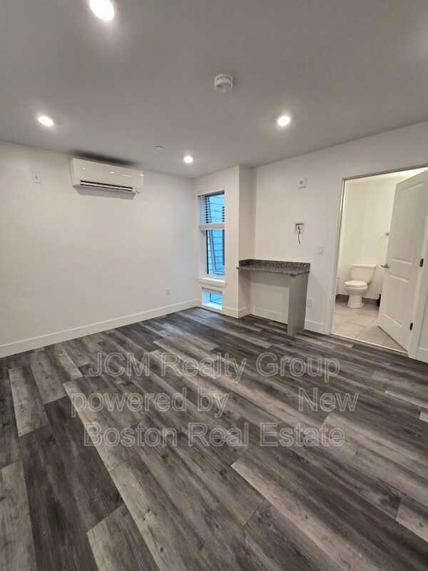 Lynn Condo: 585 Essex Street