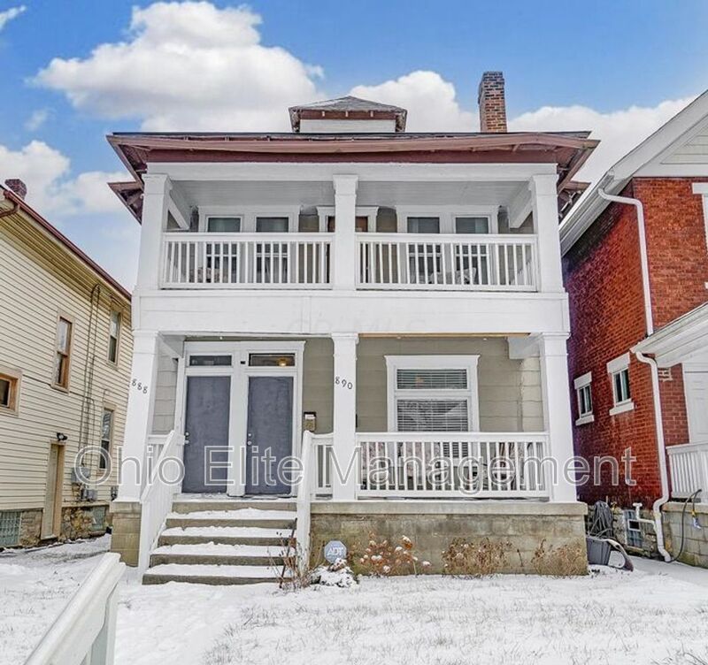 Columbus House: 888 Studer Ave