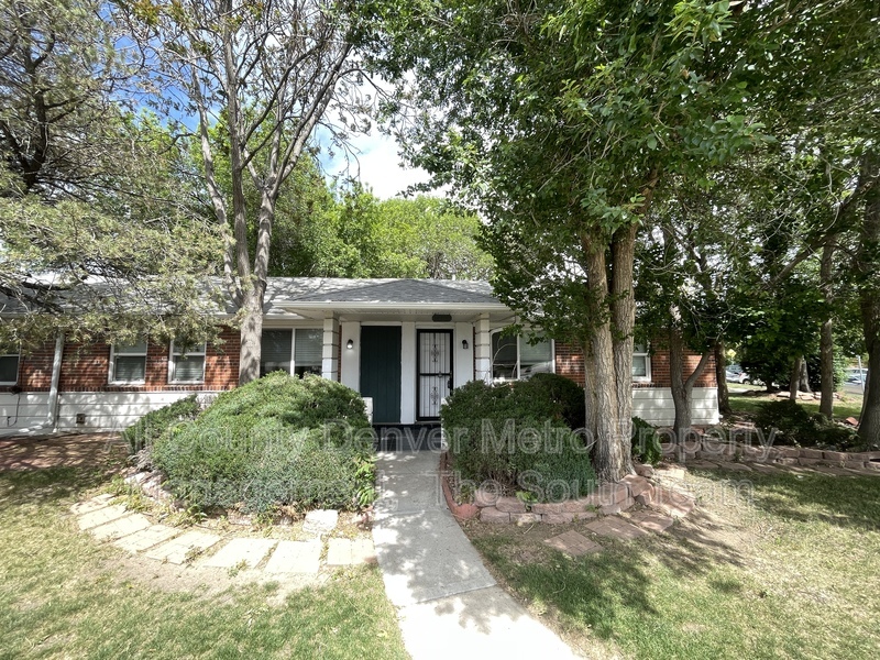 Aurora Townhome: 1400 Galena St