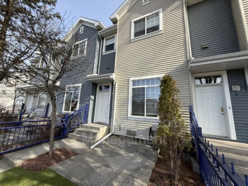 Edmonton Townhome: 8304 11 Ave SW (Mosaic Point)