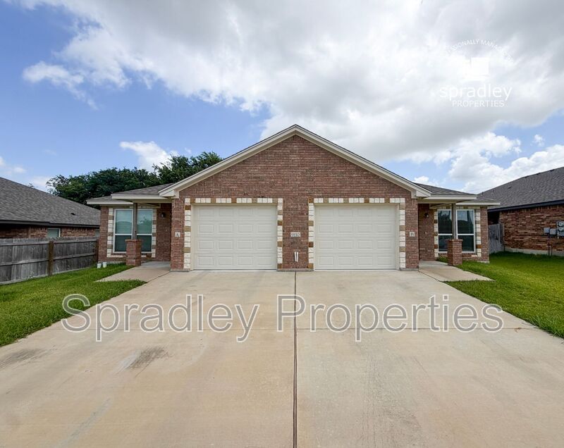 Temple Townhome: 9110B Winding Ct