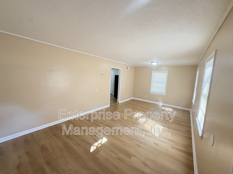 Photo 3 of 3645 W Sutton Dr