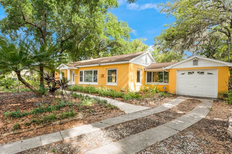 Orlando House: 1207 Briercliff Dr