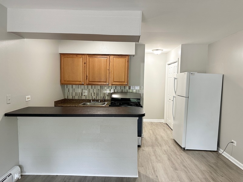 Elgin Condo: 1940 Mark Ave