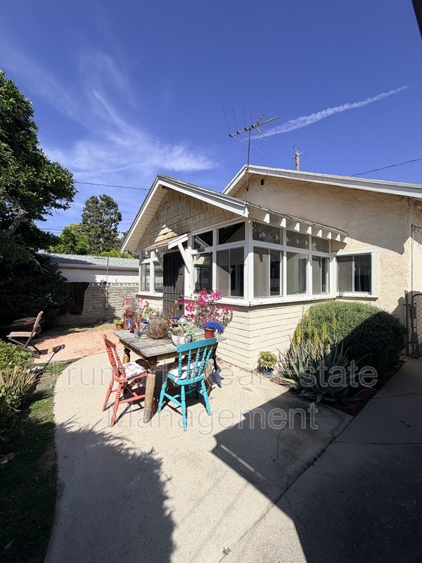Burbank Condo: 1728 N. California Street