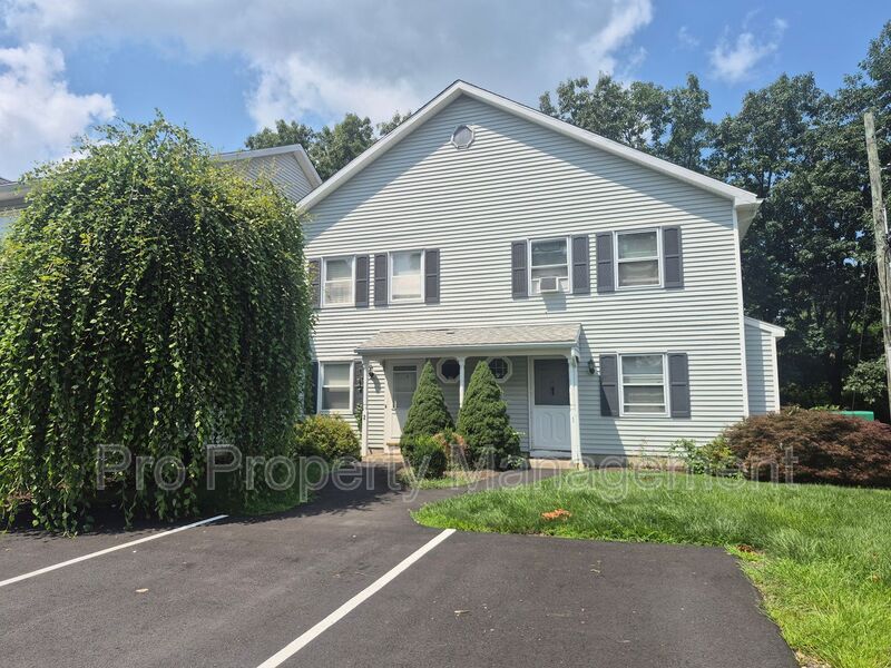 Waterbury House: 111 Mohican Ave
