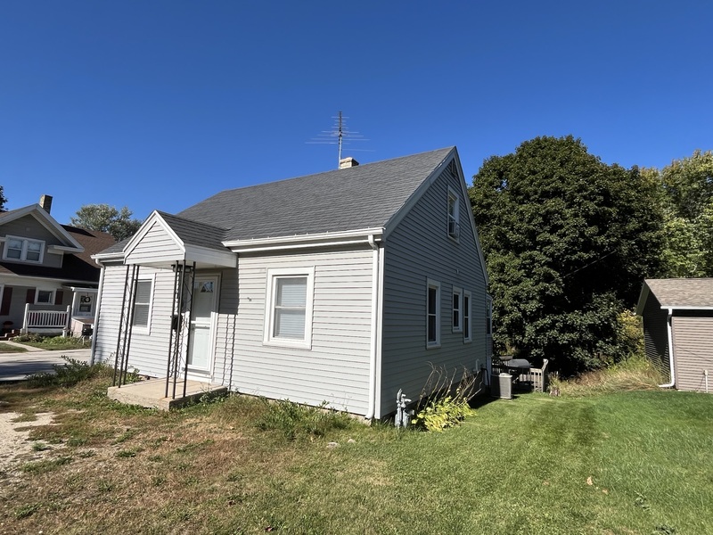 Sheboygan Falls House: 114 Broadway Street
