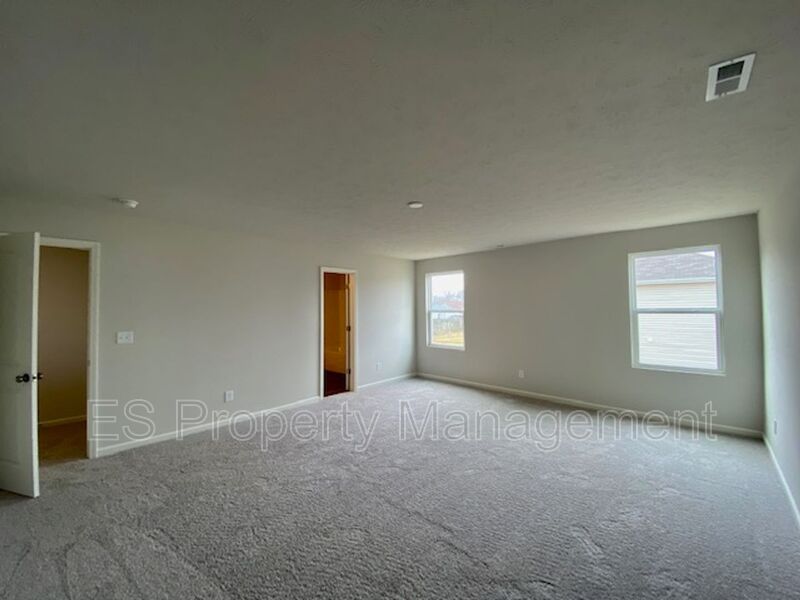 Fantastic 5 Bedroom 3 Bathroom in Muncie! - Photo 21