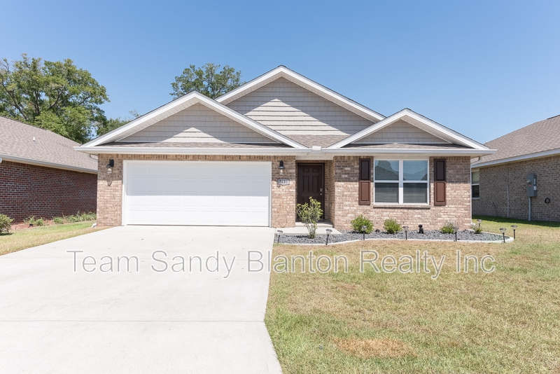 Bellview House: 7486 Oak Lake Boulevard