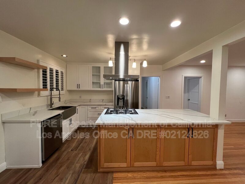 Los Angeles House: 1910 W 94th Pl