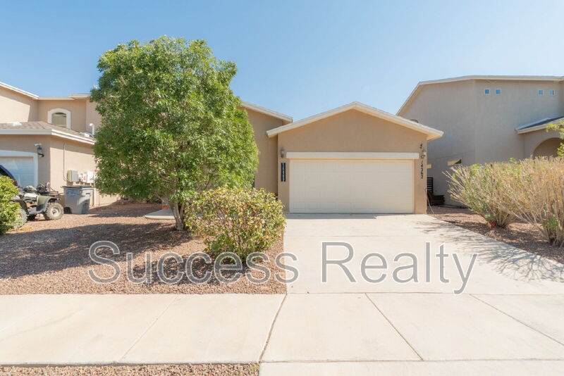 El Paso House: 14362 Loma Esmeralda