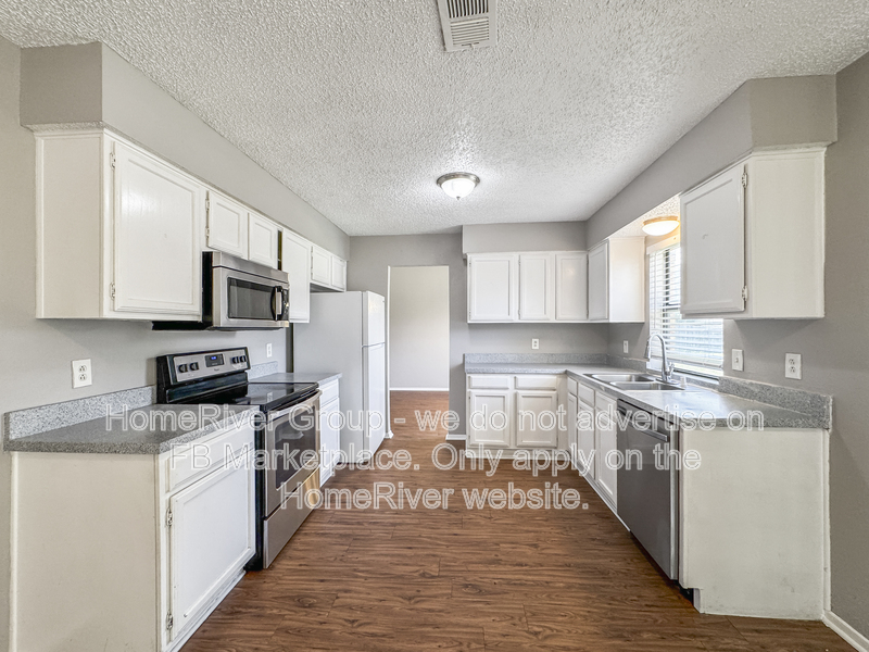 Garland House: 1105 Geneva Ct
