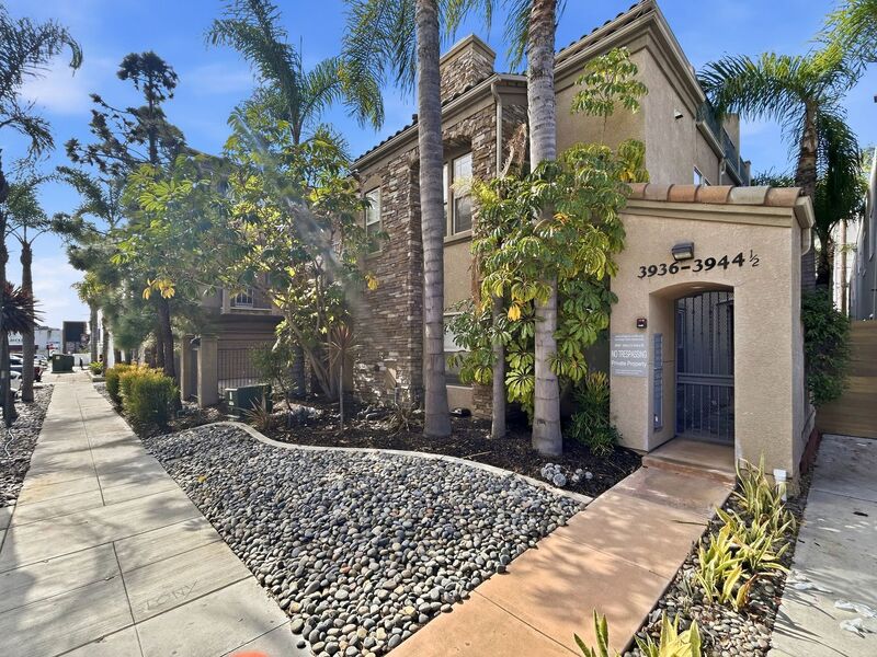 San Diego House: 3938 Iowa St