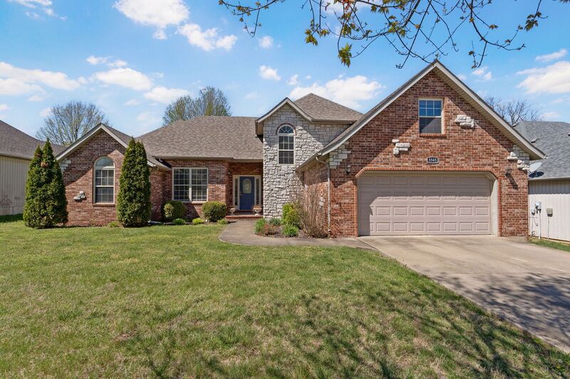 Springfield House: 5545 S Michigan Ave