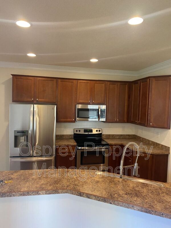 ADORABLE 3 BED/ 2.5 BATH WITH OPEN CONCEPT KITCHEN RENT SPECIAL HALF OFF IF MOVE IN BY 12/15 - Photo 6