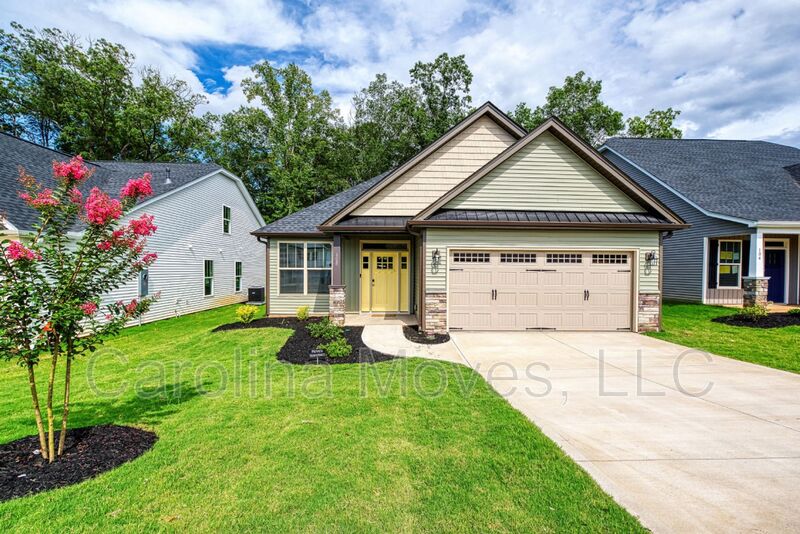 Greenville House: 108 Landry Lane