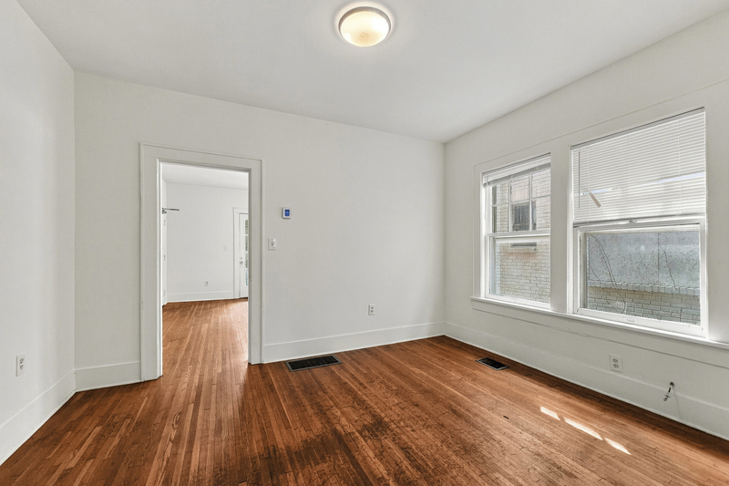 Photograph 7 of 2317 East Magnolia Avenue, 2