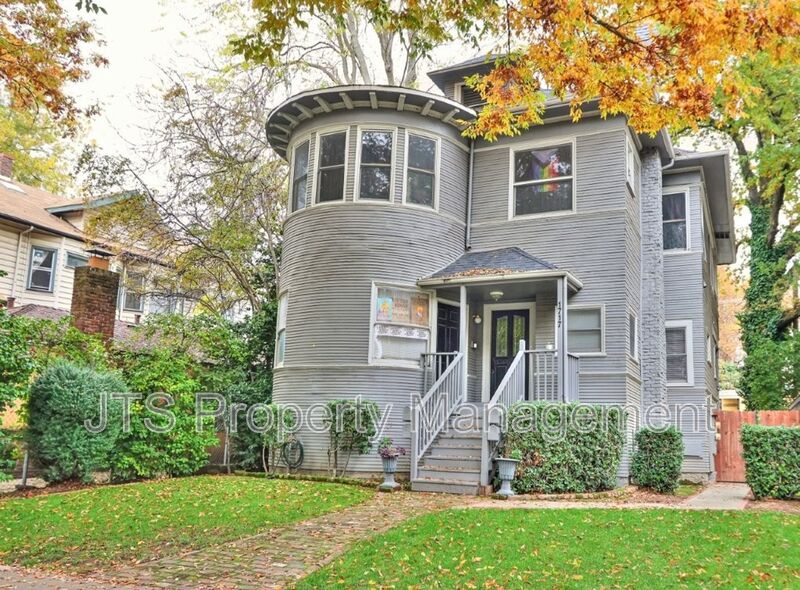 Sacramento House: 1717 H Street
