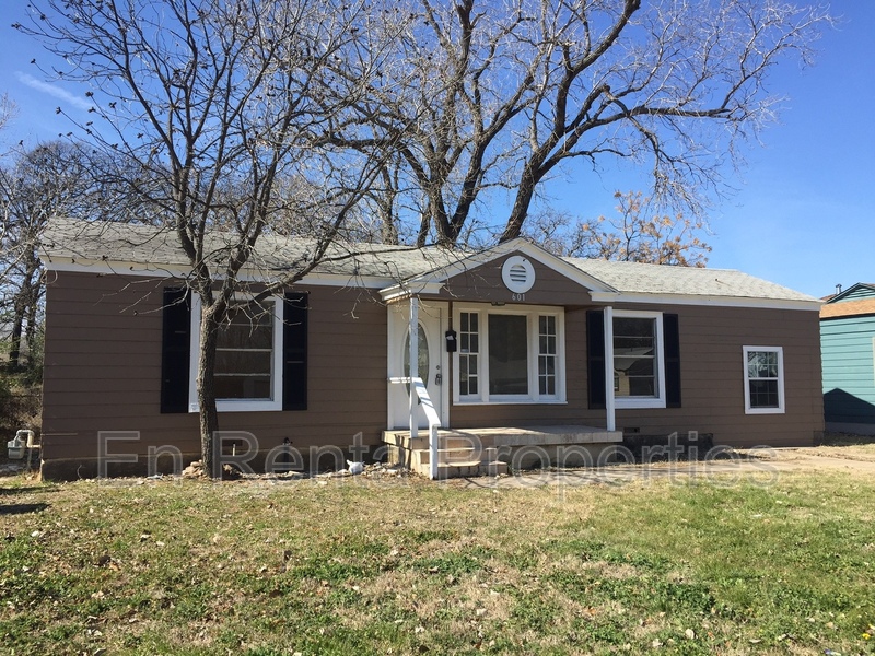 Ft Worth House: 601 W. Beach St.