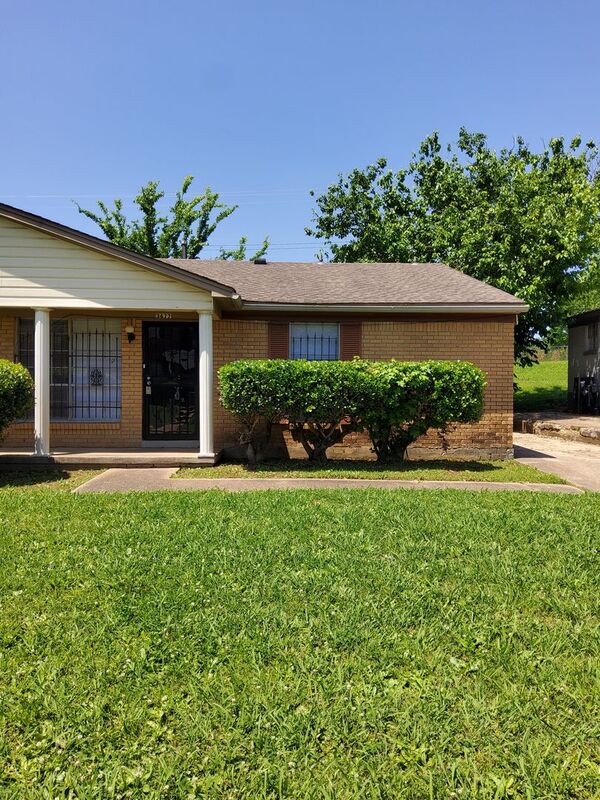 Memphis House: 3677 Hillbrook Rd