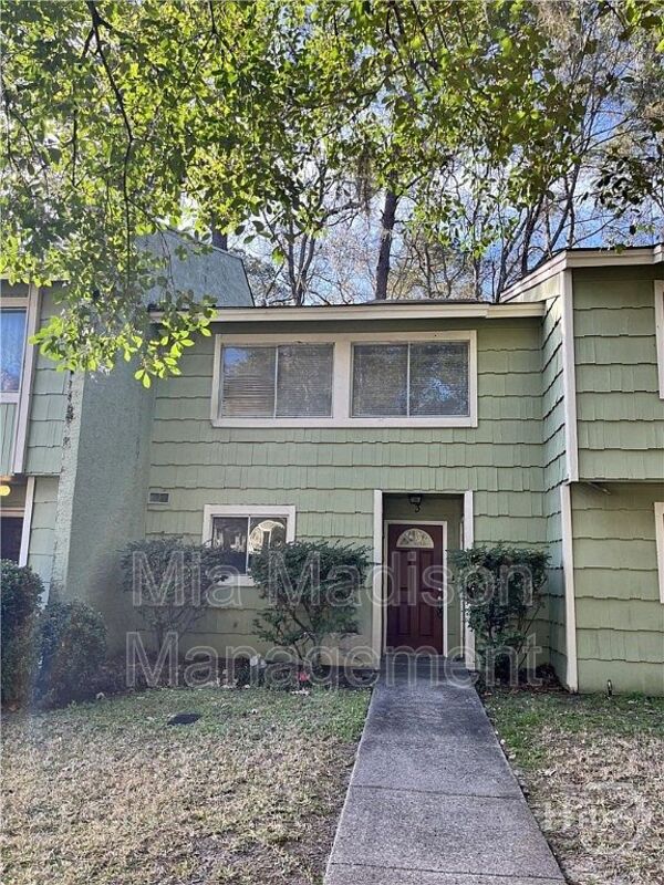 Savannah House: 527 Tibet Ave