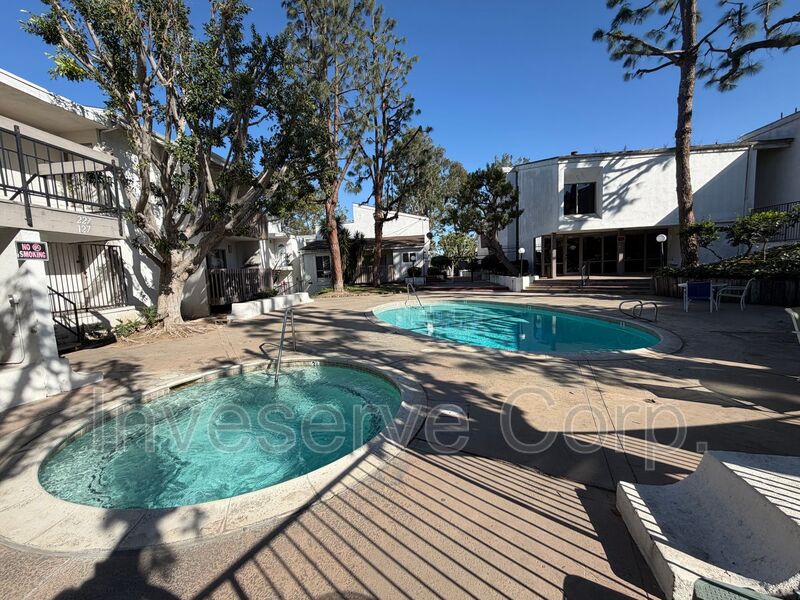 Montebello Condo: 1661 Neil Armstrong St