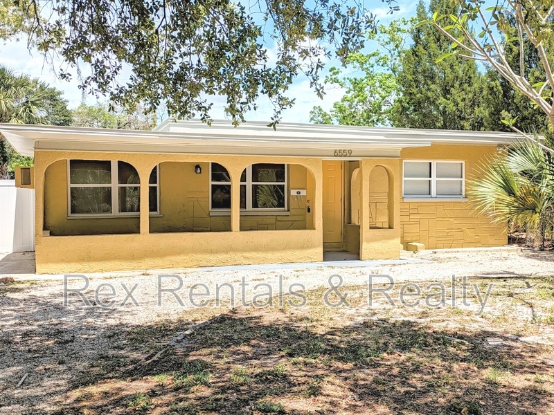 St. Petersburg House: 6559 Bougainvilla Avenue South