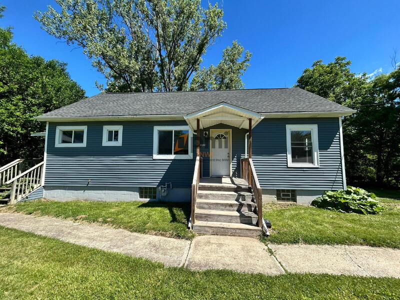 Cedar Lake House: 13328 Edison Street