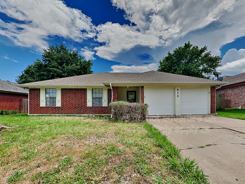 Arlington House: 816 Castleview Dr