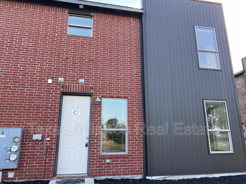 Hurst Condo: 3621 Valley Vista Drive