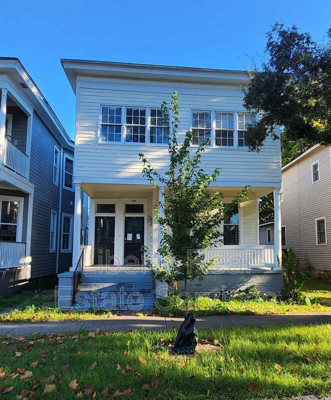Savannah House: 826 E Duffy St
