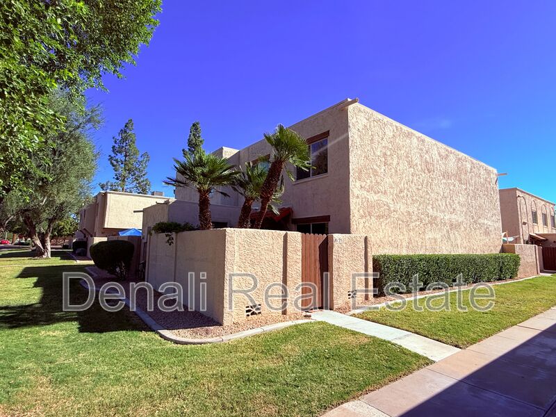 Scottsdale House: 8125 E Glenrosa Avenue