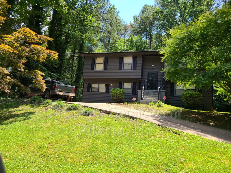 Decatur House: 4341 Old Lake Dr