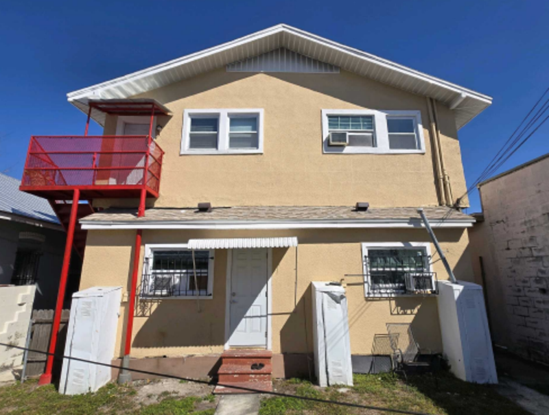 Tampa House: 2904 W Chestnut St