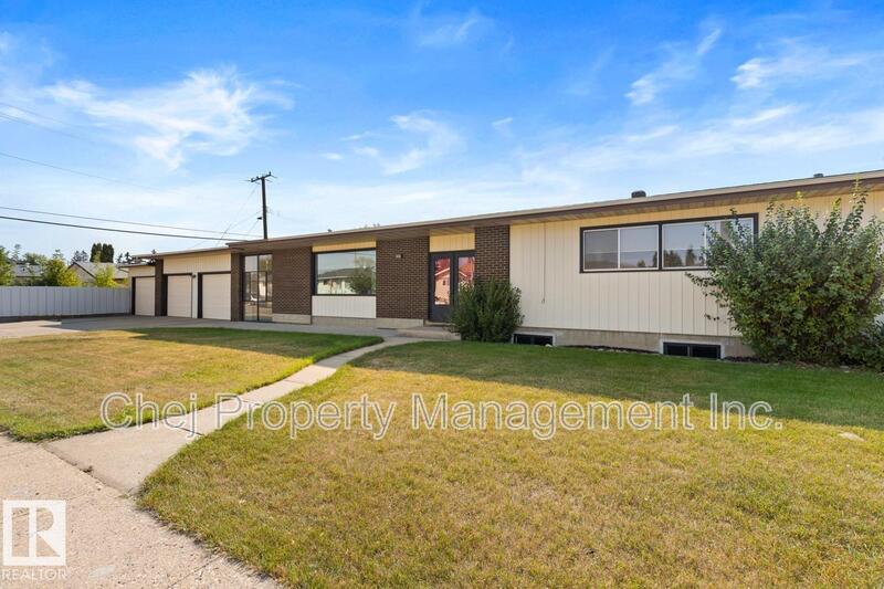 Edmonton House: 8007 128 Ave NW