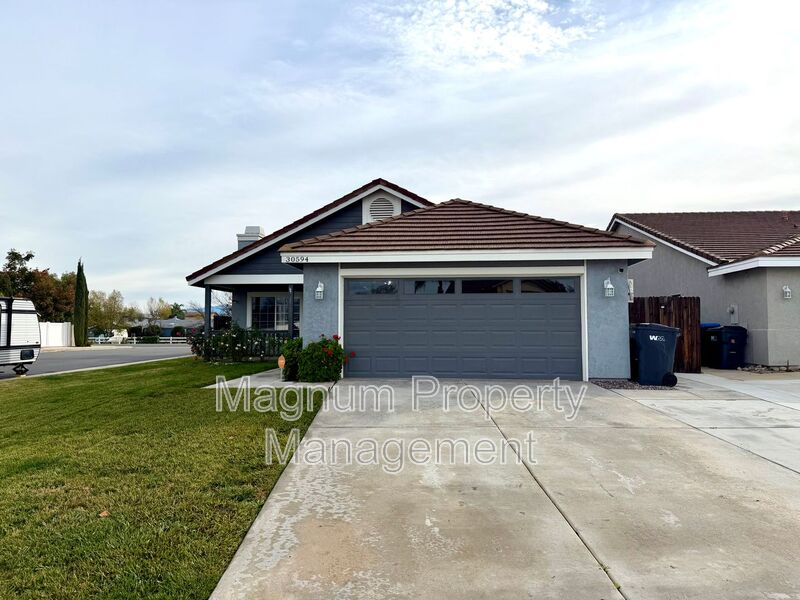 Menifee House: 30594 Glaspell Ct