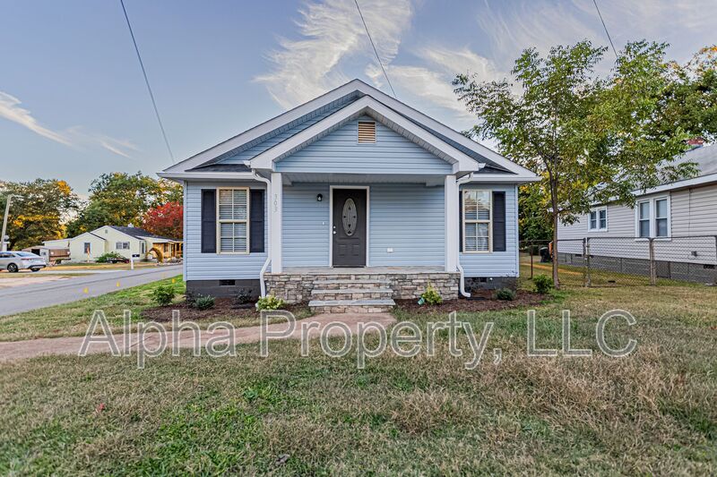 Greenville House: 303 Old Paris Mountain Rd