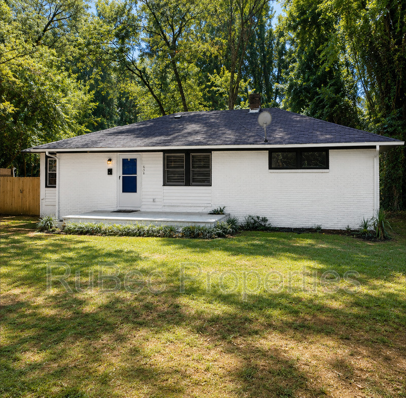 Charlotte House: 638 Vanderbrooke Rd