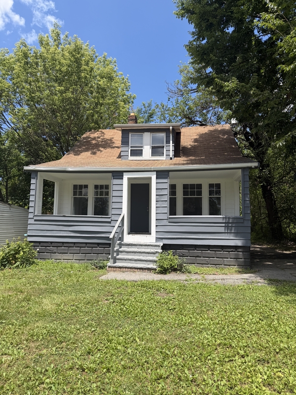 Cleveland House: 12315 Revere Avenue