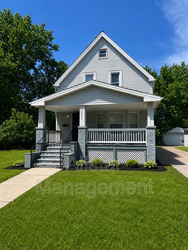 Cleveland House: 14221 Darley Ave