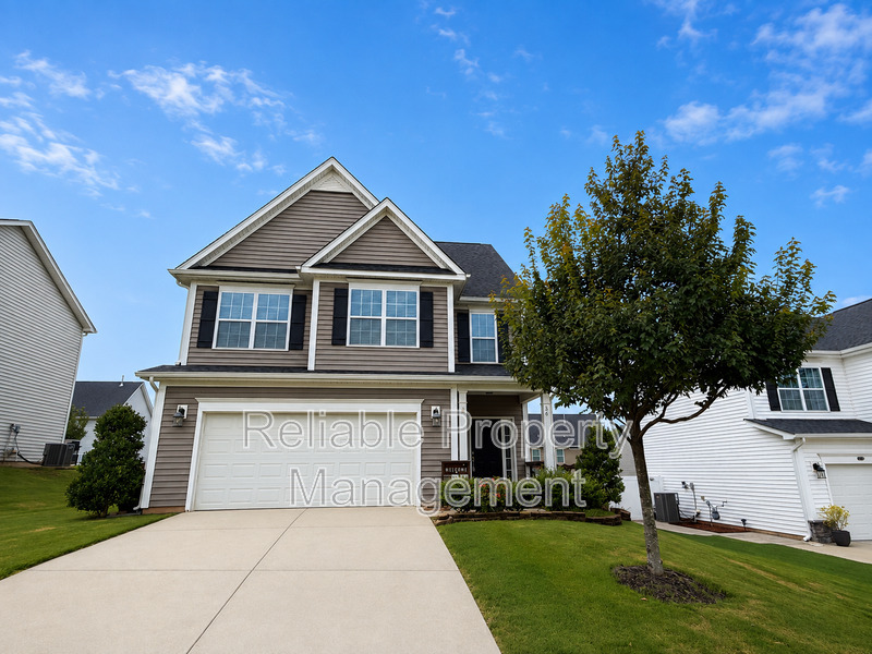 Clayton House: 36 Douglas Fir Pl