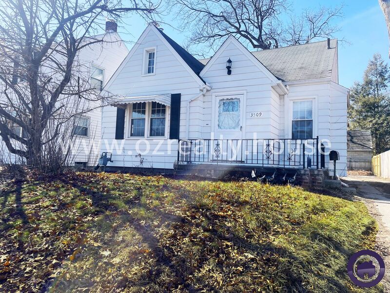 Toledo House: 3509 Douglas rd