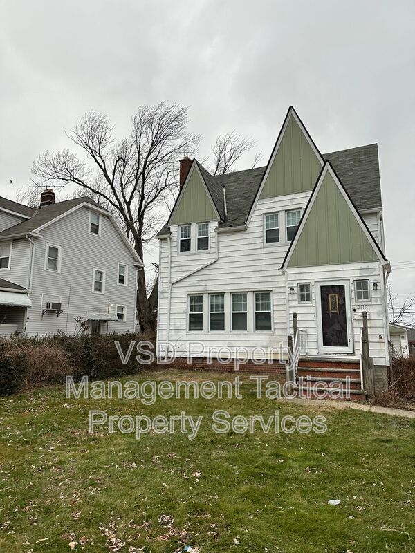 Garfield Hts. House: 10615 S Highland Ave