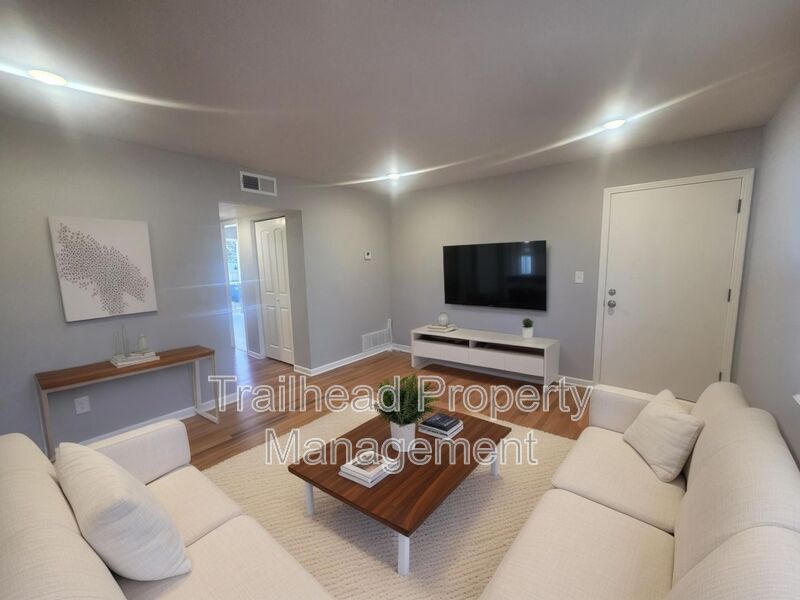 Kansas City House: 6417 Brookside Rd